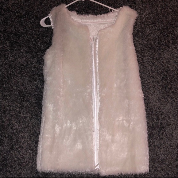Faux Fur Vest - Picture 1 of 2